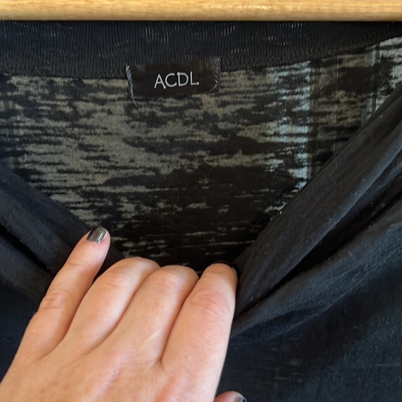 ADCL long sleeved burnout style tunic black size small/medium - Picture 2 of 4